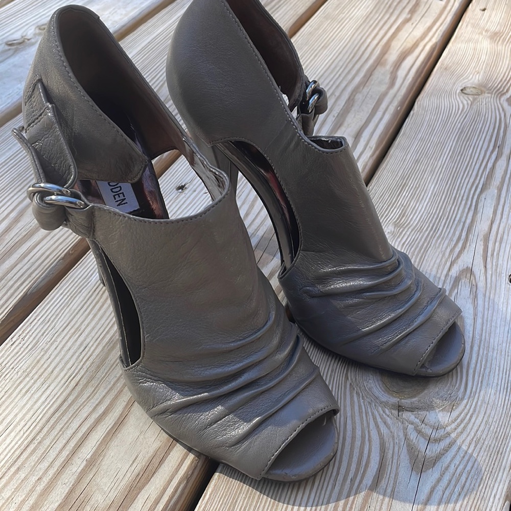Steve Madden Leather Peep Toe Taupe Booties Size 8